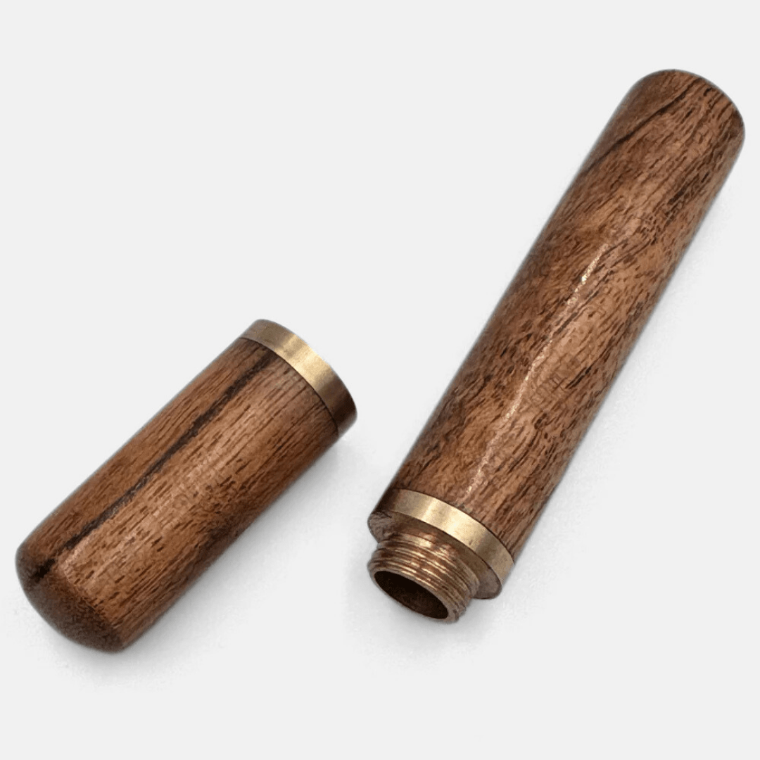 Nåleetui i akacietræ med messinggevind - Gaia Garn -