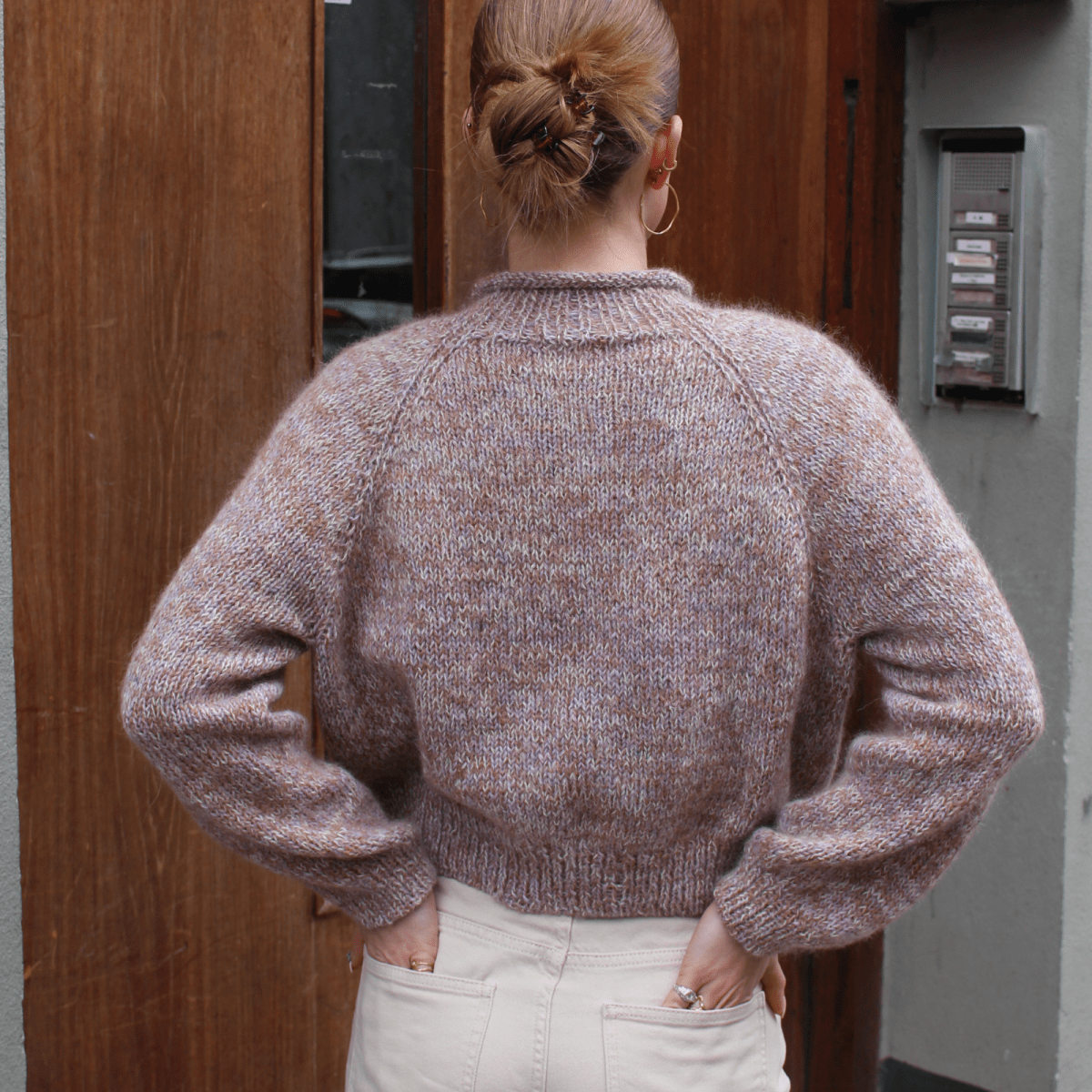 Garnpakke til Foundation Sweater bagfra