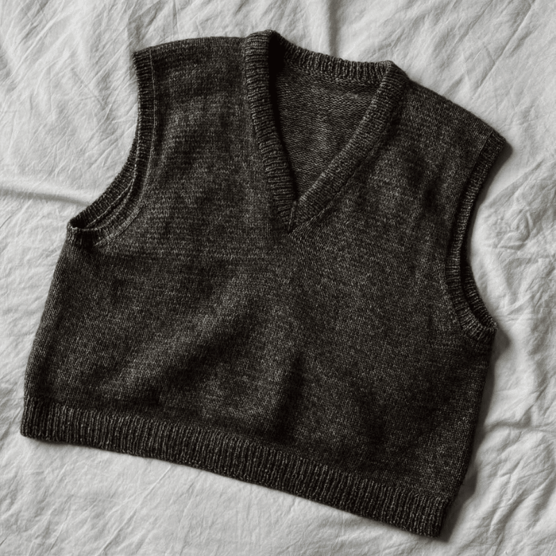 Strikkeopskrift – Christoffer Mygind Juul, Aksel V - neck Vest - GAIA - Strikkeopskrift