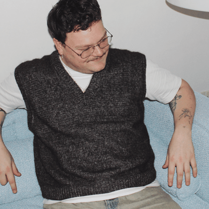 Strikkeopskrift – Christoffer Mygind Juul, Aksel V - neck Vest - GAIA - Strikkeopskrift